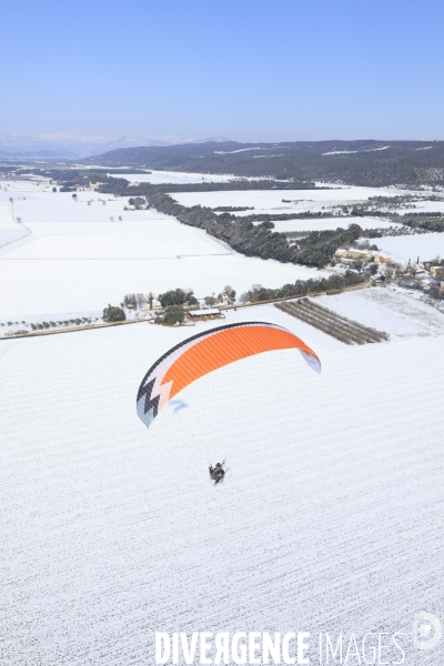 Vue aerienne de Provence sous la neige