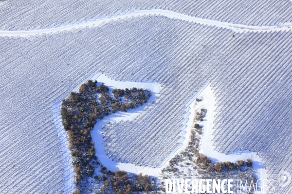 Vue aerienne de Provence sous la neige