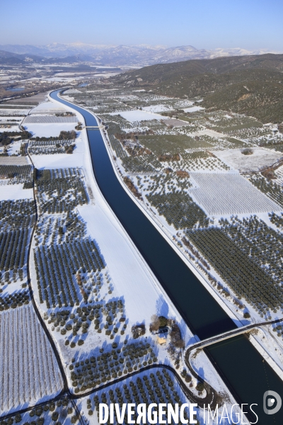 Vue aerienne de Provence sous la neige