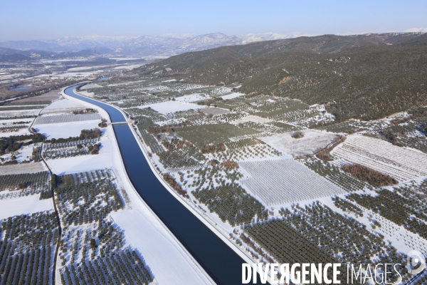 Vue aerienne de Provence sous la neige