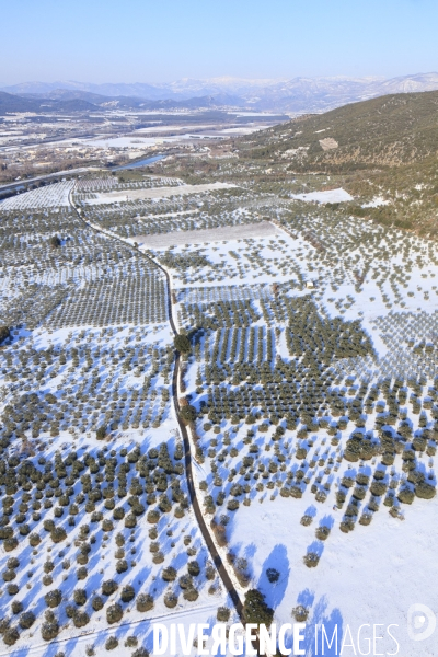 Vue aerienne de Provence sous la neige