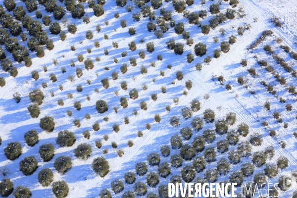 Vue aerienne de Provence sous la neige