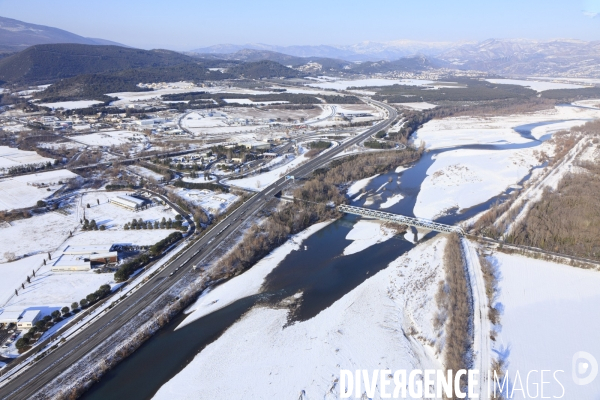 Vue aerienne de Provence sous la neige