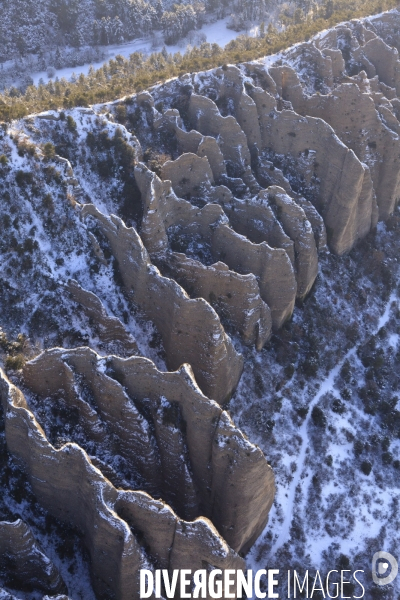 Vue aerienne de Provence sous la neige