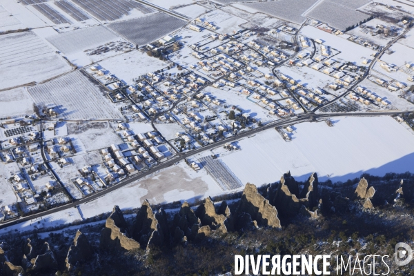 Vue aerienne de Provence sous la neige
