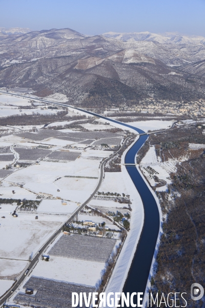 Vue aerienne de Provence sous la neige