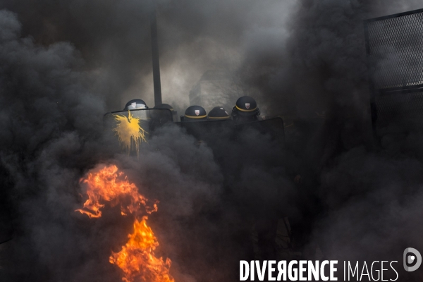 Plan social: rassemblement devant le siege de goodyear.