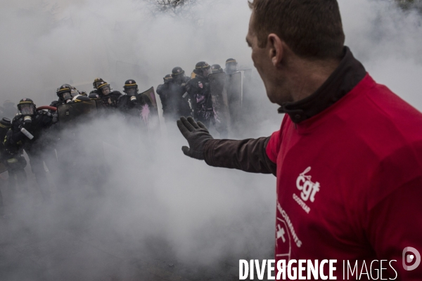 Plan social: rassemblement devant le siege de goodyear.