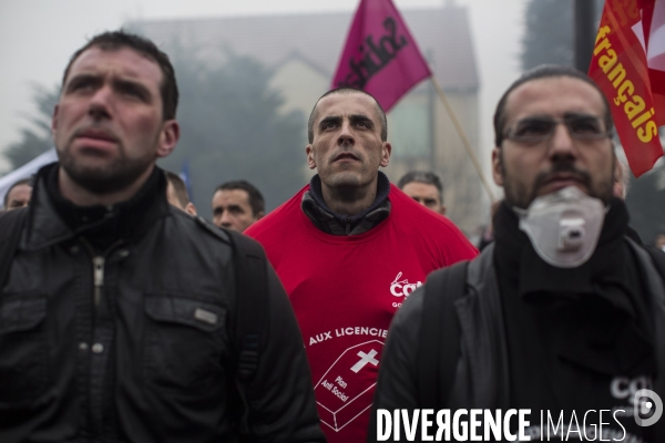 Plan social: rassemblement devant le siege de goodyear.