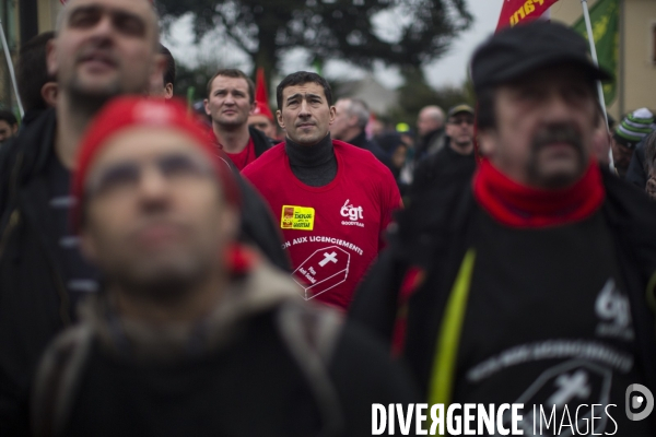 Plan social: rassemblement devant le siege de goodyear.