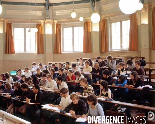 Lycee Chaptal a Paris, cours de physique en classe prepa HEC