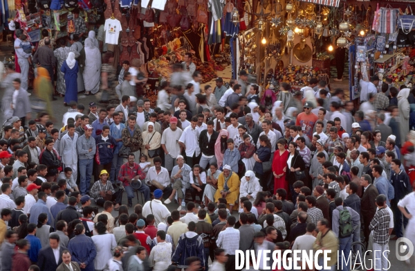 Marrakech : les conteurs et les artistes ont fait de la place Jemaa El Fna, un chef-d oeuvre immatèriel de l UNESCO