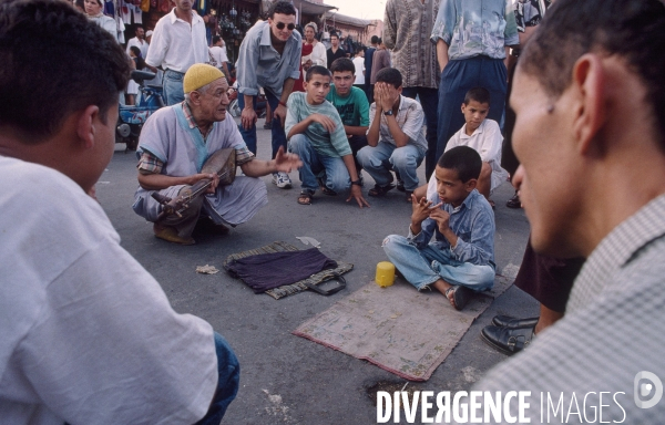 Marrakech : les conteurs et les artistes ont fait de la place Jemaa El Fna, un chef-d oeuvre immatèriel de l UNESCO