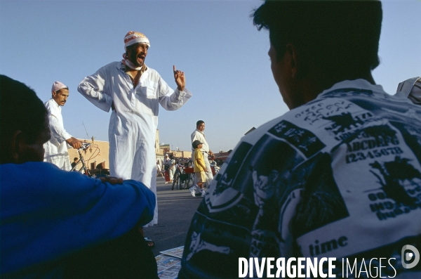 Marrakech : les conteurs et les artistes ont fait de la place Jemaa El Fna, un chef-d oeuvre immatèriel de l UNESCO