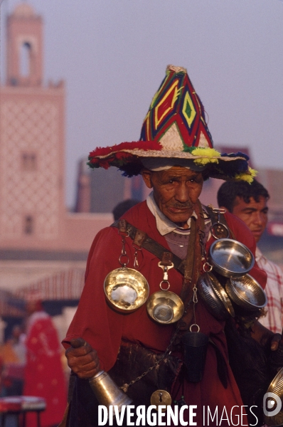 Marrakech : les conteurs et les artistes ont fait de la place Jemaa El Fna, un chef-d oeuvre immatèriel de l UNESCO