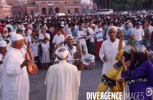 Marrakech : les conteurs et les artistes ont fait de la place Jemaa El Fna, un chef-d oeuvre immatèriel de l UNESCO