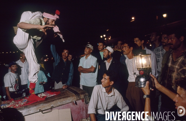 Marrakech : les conteurs et les artistes ont fait de la place Jemaa El Fna, un chef-d oeuvre immatèriel de l UNESCO