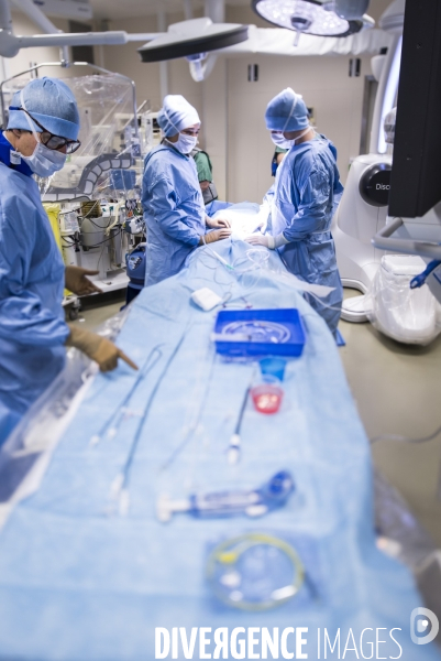 1ere mondiale: salle hybride de chirurgie cardiovasculaire au CHRU de Lille. (version couleur)