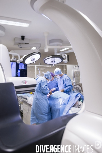 1ere mondiale: salle hybride de chirurgie cardiovasculaire au CHRU de Lille. (version couleur)