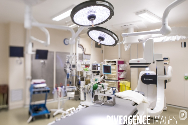 1ere mondiale: salle hybride de chirurgie cardiovasculaire au CHRU de Lille. (version couleur)