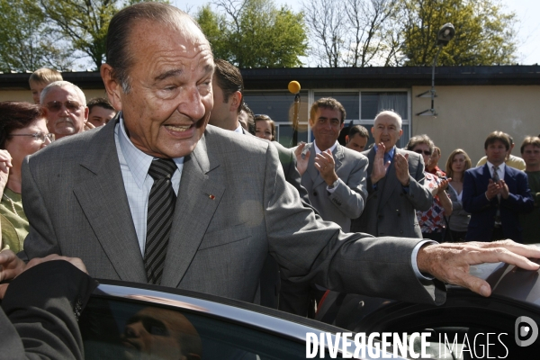 1er tour des elections presidentielles, vote du president jacques chirac et son epouse bernadette