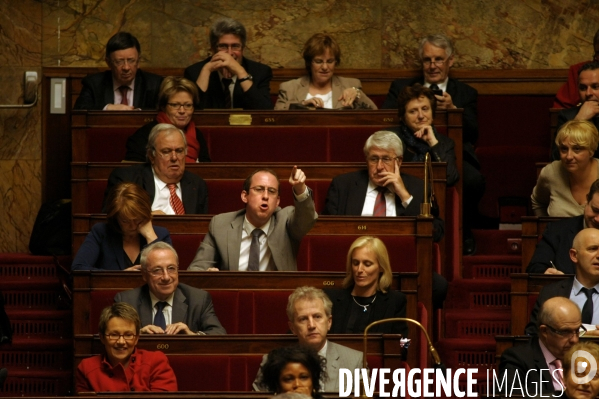 Assemblée nationale: motion de censure et question d actualité.