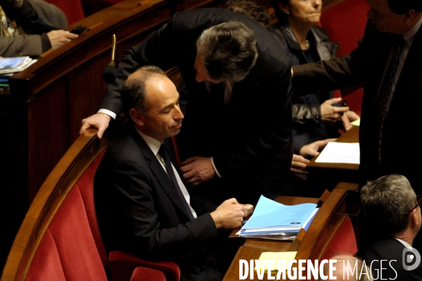 Assemblée nationale: motion de censure et question d actualité.