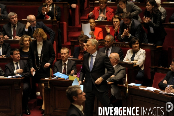 Assemblée nationale: motion de censure et question d actualité.