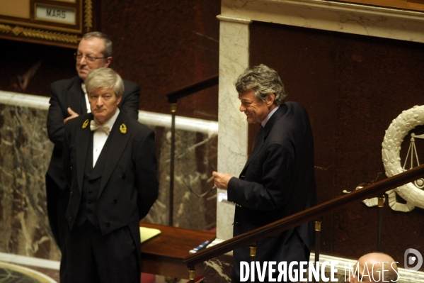 Assemblée nationale: motion de censure et question d actualité.