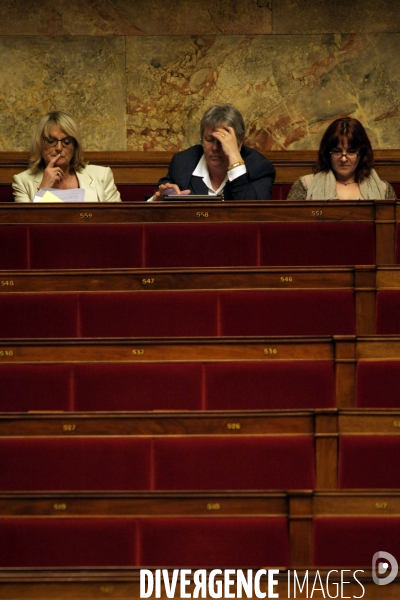 Assemblée nationale: motion de censure et question d actualité.