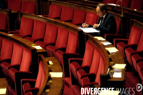 Assemblée nationale: motion de censure et question d actualité.