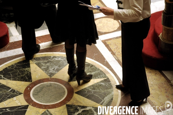 Assemblée nationale: motion de censure et question d actualité.