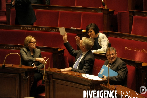 Assemblée nationale: motion de censure et question d actualité.
