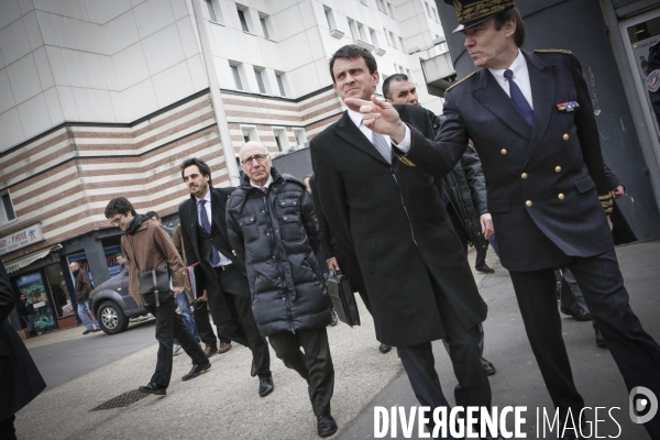 Manuel Valls dans les quartiers nord d Amiens