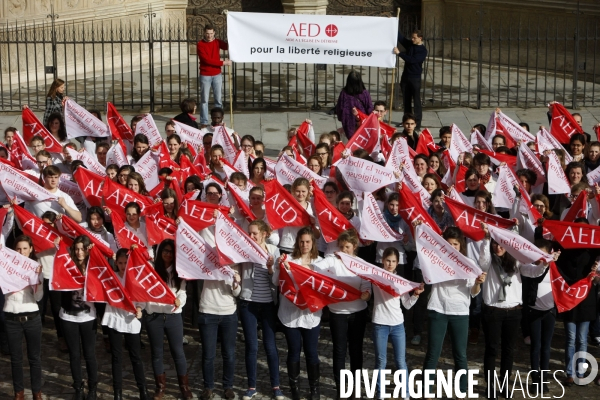 FLASHMOB pour défendre la liberté Religieuse organisé sur le Parvis de Notre Dame de Paris