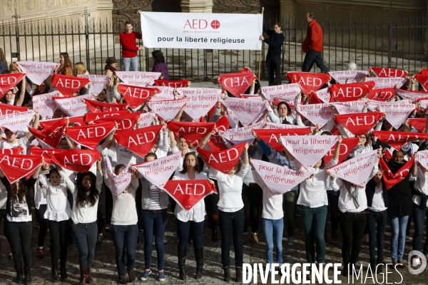 FLASHMOB pour défendre la liberté Religieuse organisé sur le Parvis de Notre Dame de Paris