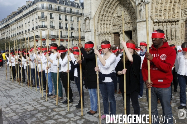 FLASHMOB pour défendre la liberté Religieuse organisé sur le Parvis de Notre Dame de Paris