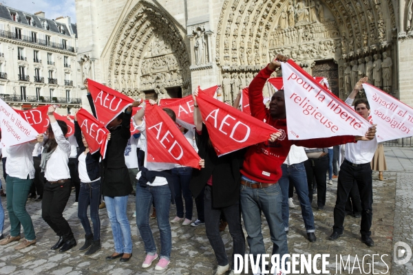 FLASHMOB pour défendre la liberté Religieuse organisé sur le Parvis de Notre Dame de Paris