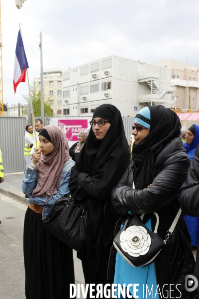 Les Musulmans de l association  Fraternité Montrouge  manifestent contre la fermeture de leur Mosquée par le Maire de Montrouge