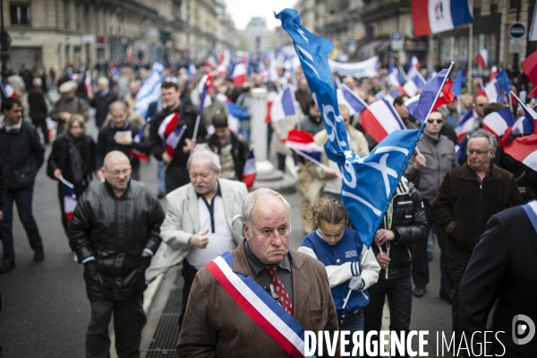 L extrême droite défile à Paris