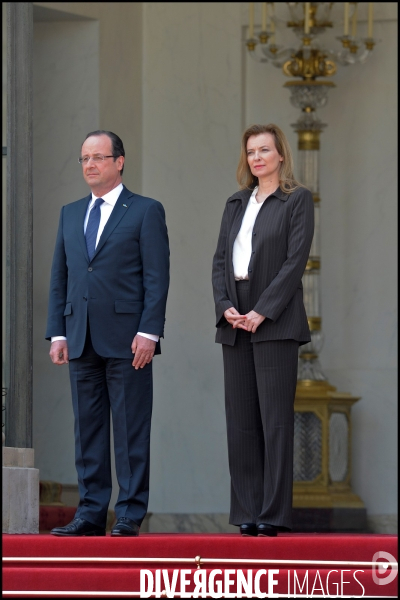 François Hollande et Valérie Trierweiler reçoivent Bronislaw Komorowski