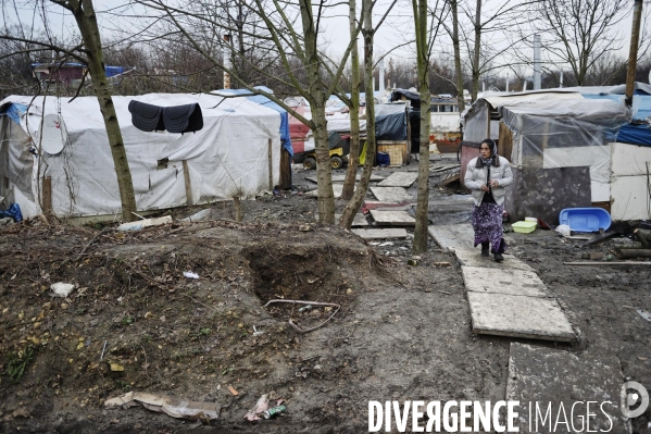 Bidonville de roms à Champs sur Marne.