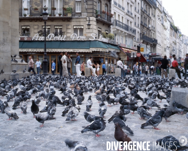 Paris, porte Saint-Denis, les parisiens