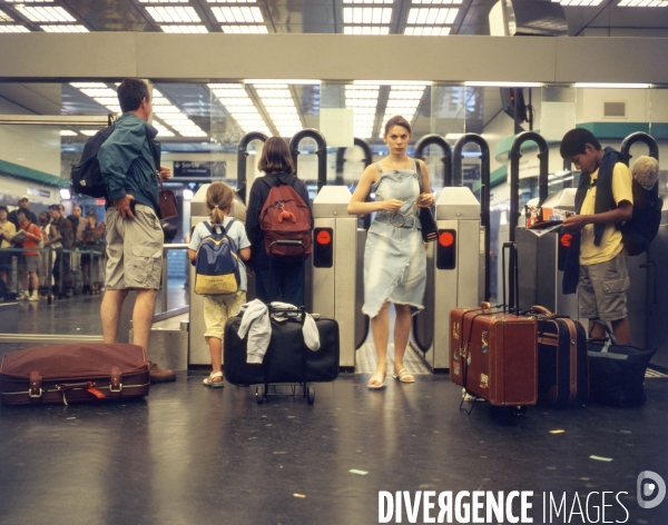 Métro, voyageur coincé dans les guillotines