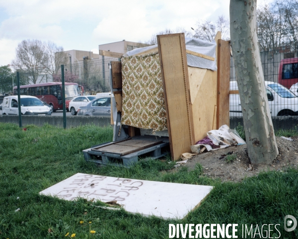 Porte d Aubervilliers,  camp en bordure du boulevard périphérique