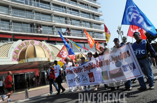 Manifestation du 1 Mai. Un défilé sur la Promende des Anglais, entre luxe et tourisme estival
