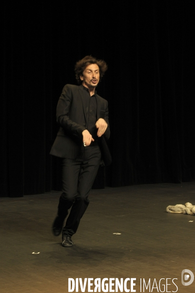 Arnaud TSAMERE. One man show.