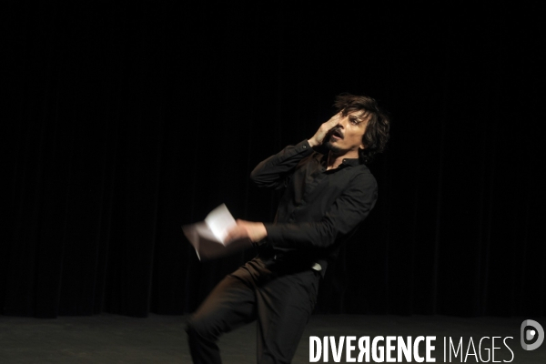 Arnaud TSAMERE. One man show.