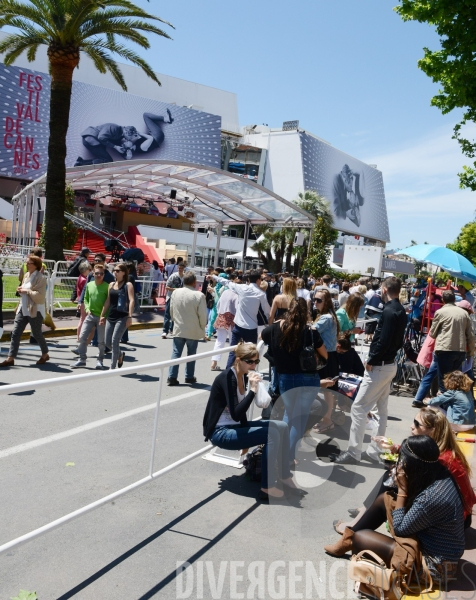 Au jour le jour . Vie quotidienne 5: Festival de Cannes, ambiance sur la croisette