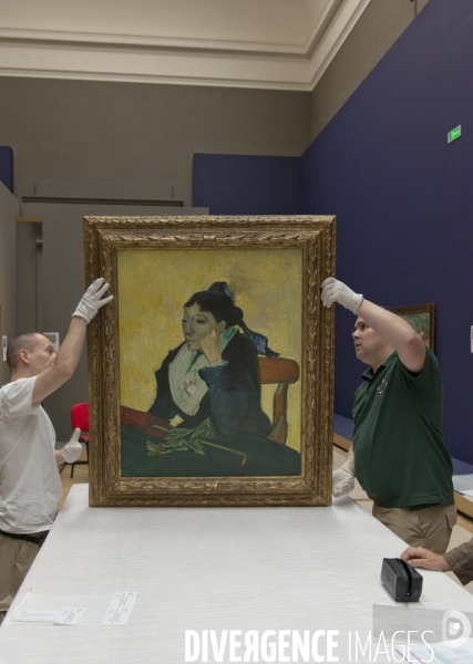 Accrochage de l exposition  Le Grand Atelier du Midi  au Musée des Beaux-Arts de Marseille